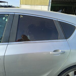 PUERTA TRASERA IZQUIERDA OPEL ASTRA J BERLINA 5P