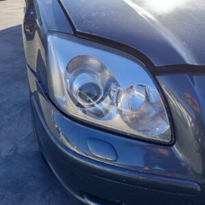 FARO DERECHO TOYOTA AVENSIS WAGON (T25)