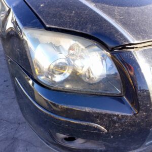 FARO DERECHO TOYOTA AVENSIS BERLINA (T25)
