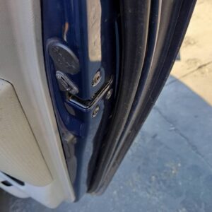 CERRADURA PUERTA TRASERA DERECHA KIA CARENS (UN)