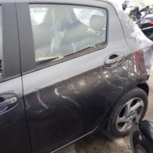 PUERTA TRASERA IZQUIERDA TOYOTA YARIS (P13)