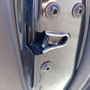 CERRADURA PUERTA TRASERA DERECHA OPEL INSIGNIA BERLINA