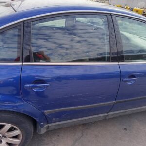 PUERTA TRASERA DERECHA VOLKSWAGEN PASSAT BERLINA (3B3)