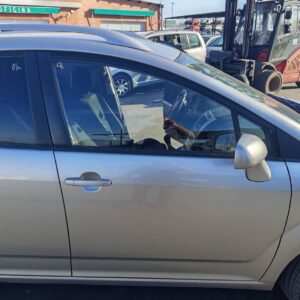 PUERTA DELANTERA DERECHA TOYOTA COROLLA VERSO (R1)