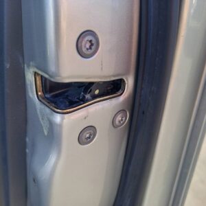 CERRADURA PUERTA DELANTERA DERECHA TOYOTA COROLLA VERSO (R1)